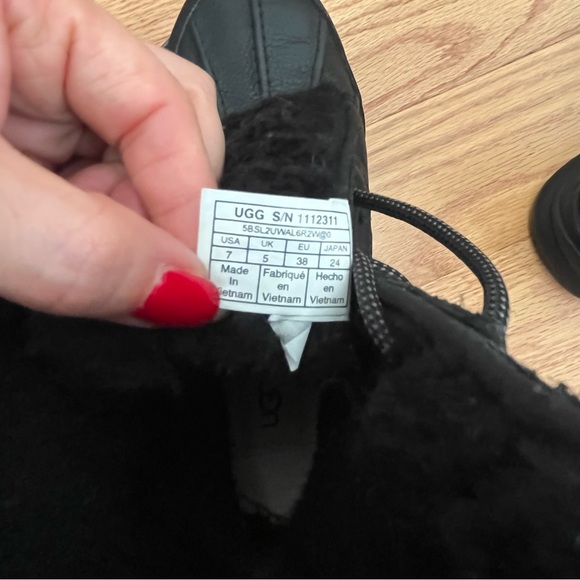 Ugg Adirondack Snow Leopard Winter Boot - Picture 9 of 13